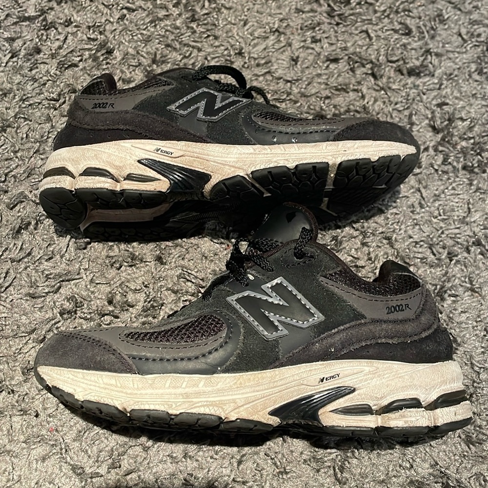 New balance 2002r
